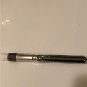 Brand New - MAC Short Duo Fibre Brush - 130